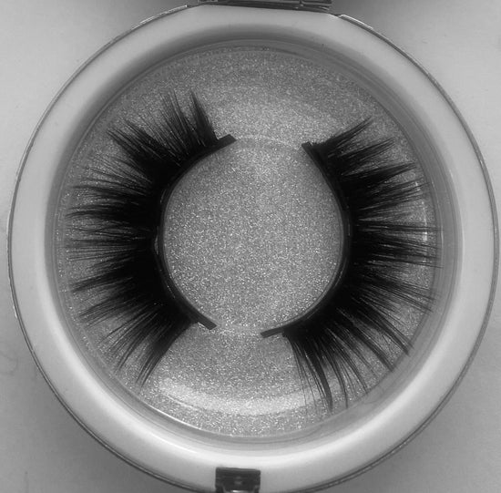 Load image into Gallery viewer, Komfort Beyond Magnetic Lashes Kit #11NON-REFUNDABLE
